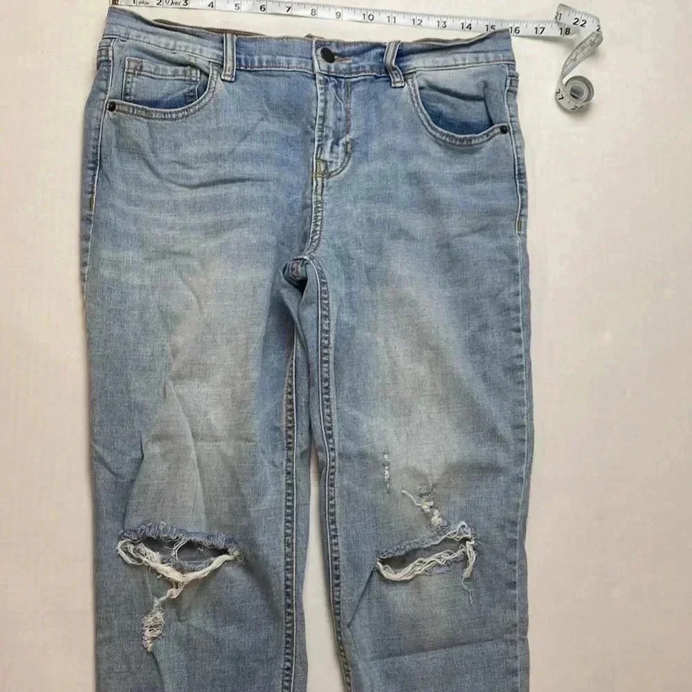 Old navy boyfriend straight distressed jeans - Picture 7 of 8